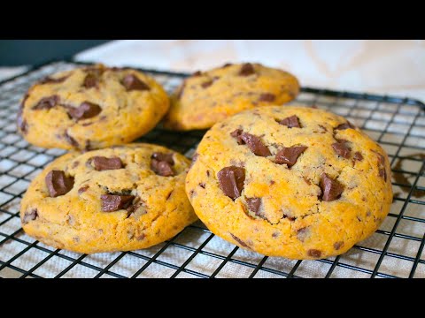 EXTRA LARGE Chocolate Chip Cookies