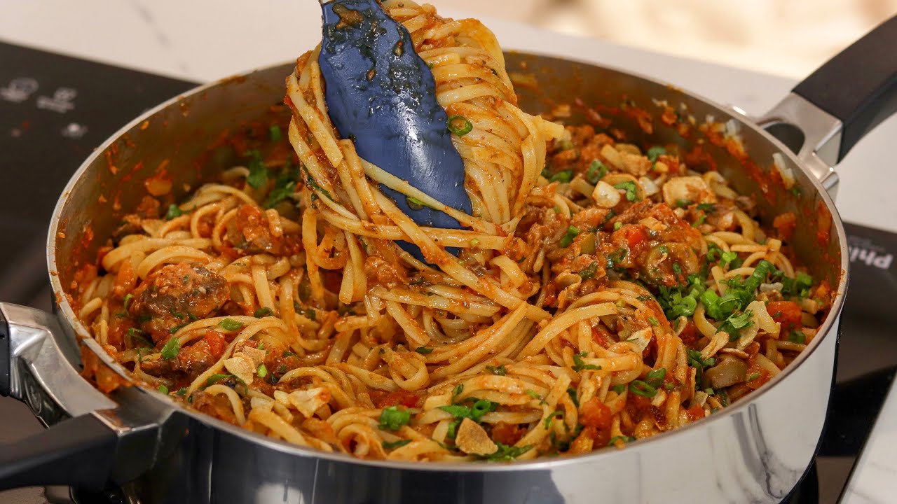 Quando faço esse MACARRÃO SIMPLES DE SARDINHA NÃO SOBRA NADA | Simples e delicioso | Gabriel Freitas
