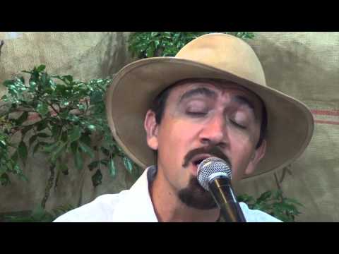 Ronaldo Sabino interpreta TOCANDO EM FRENTE (Almir Sater - Renato Teixeira)