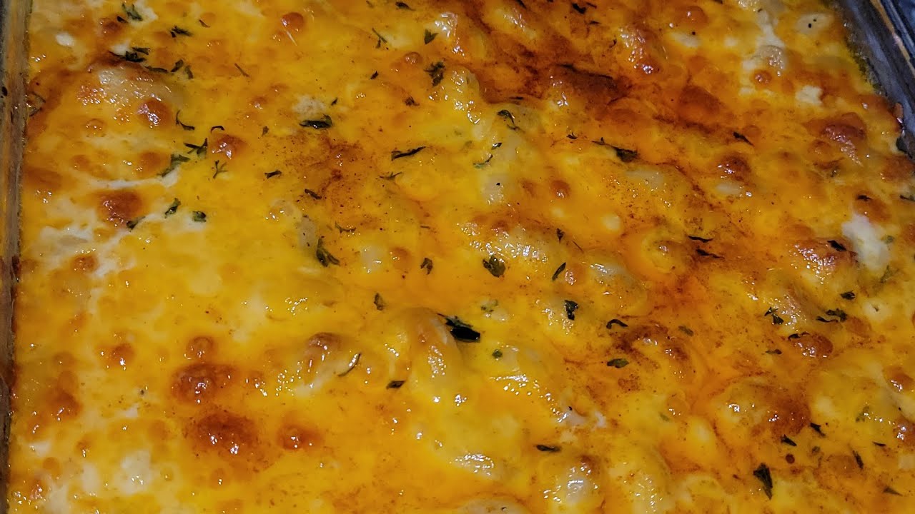 Creamy Southern style Baked Mac and Cheese #comfortfood #macaroniandcheese