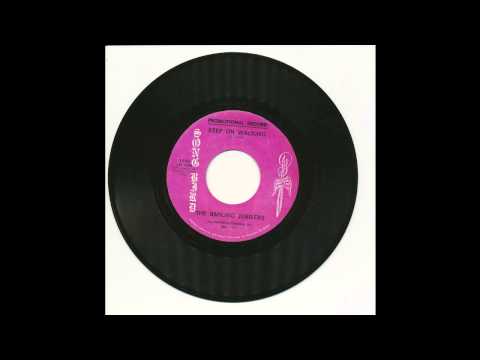 The Smiling Jubilers - Keep On Walking - Song Bird 1119