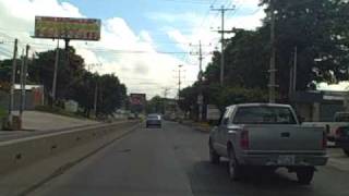 preview picture of video 'driving past the Gran Via - Multiplaza -  Shopping Malls San Salvador'