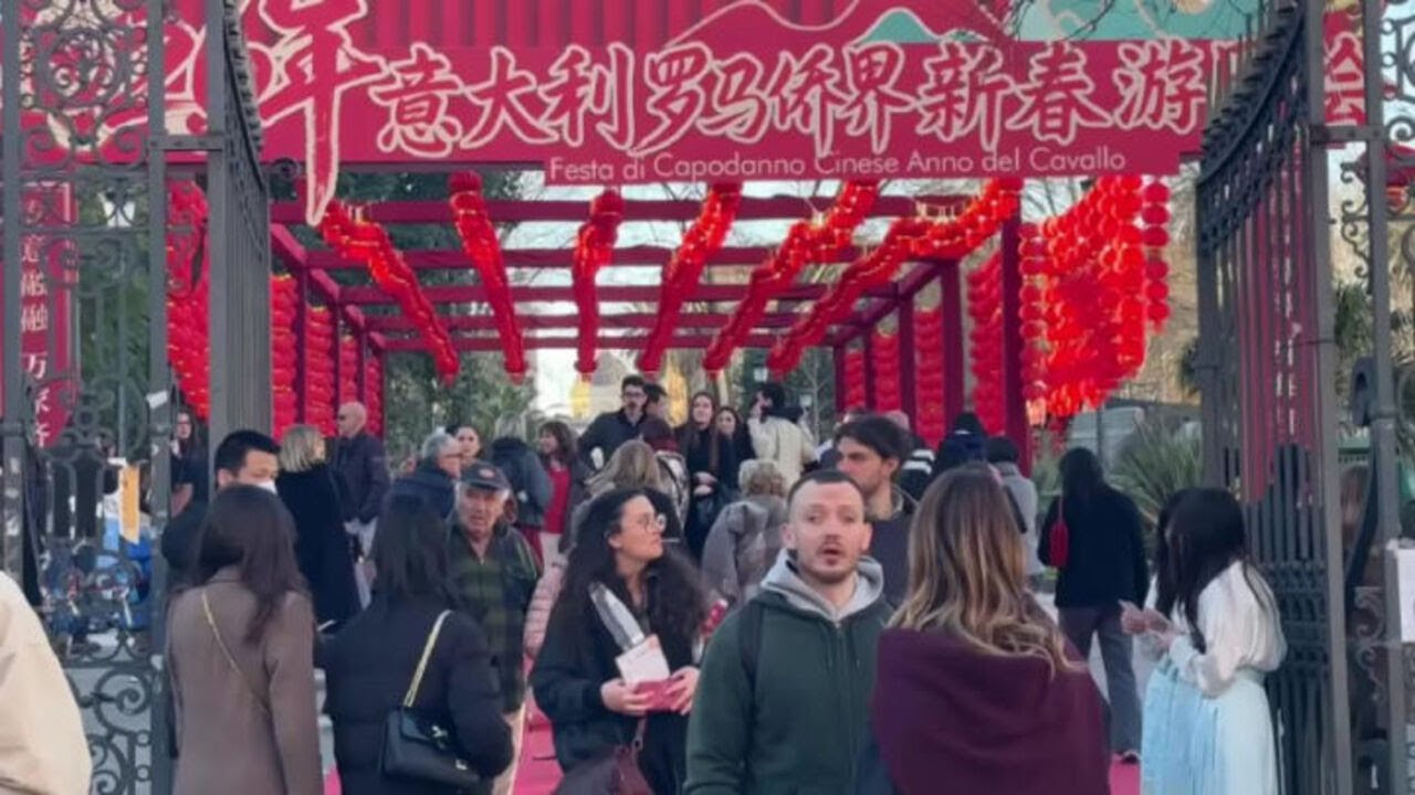 Il Capodanno cinese a Roma a piazza Vittorio. E’ l’anno del cavallo
