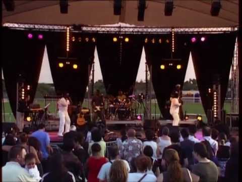 Assou et Sevi - Soka Africa (Live)