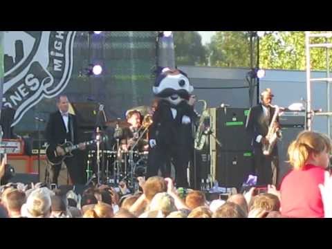 Natty Boh and BossToneS Dancer Dance-Off at the Shindig in Baltimore