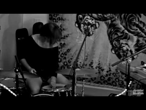 Live @ Jooniors - S02E01 - Lemolo - 01 - Beautifuil Night (Live)