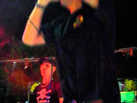 Ted Bee live "500 VOLTS" quartiere quadrifoglio