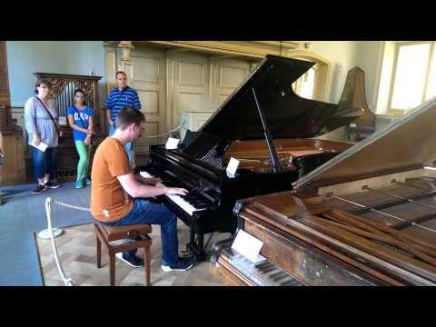 Spontaneous Piano Medley at Deutsches Museum
