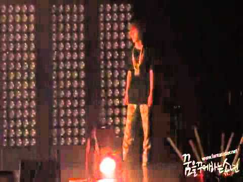 SHINee's Taemin dance battle @ SM Town Paris [110610]