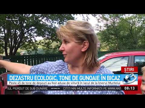 Dezastru ecologic în Bicaz. Lacul Izvorul Muntelui, acoperit de gunoaie