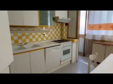 Roma, Via Monterosi n ° 70 Ingresso, Cucina e Veranda