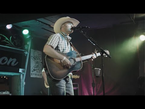Wynn Williams - Country Therapy (Official Live Video)