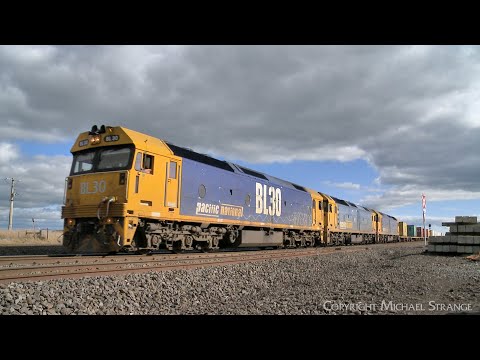 7902V Mildura Container Train At Buchter Road Railway Crossing, Gheringhap (5/7/2023) - PoathTV