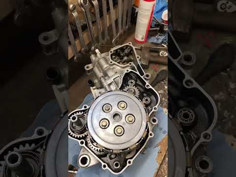 Honda cr 125 engine rebuild! #shorts #dirtbike 