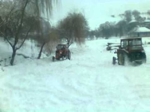 perisor, tasarea terenului de fotball din curtea scolii