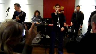 Hooverphonic - Devil kind of girl (live @ FNAC Antwerpen 23-11-2013)