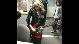 Orianthi: Michael Jackson&#39;s Last (Almost Touring) Guitarist Stopped By To Play Some Riff&#39;s!