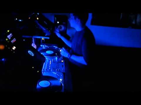 Hossi - Into Darkness