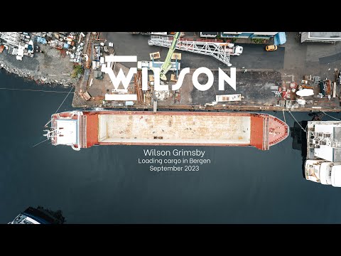 Wilson Grimsby loading heavy cargo in Bergen september 2023