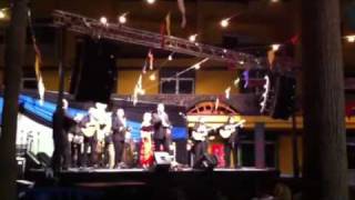 Actuacion de boleros Plaza de Cheo