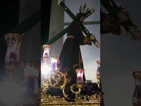Calvario de Miércoles Santo. Así andaba el Nazareno de San Lorenzo en el Magno Via Crucis cordobés.