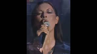 Huele a Peligro &quot; (&quot;I Sense Danger&quot;) Myriam Hernandez