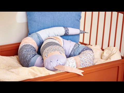 Sew a patchwork bed snake – DIY by Søstrene Grene