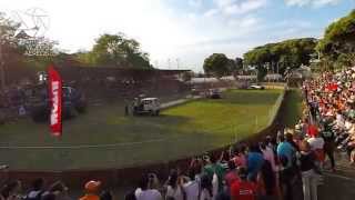 preview picture of video 'Video aéreo Monster Truck Palmira (HD)'