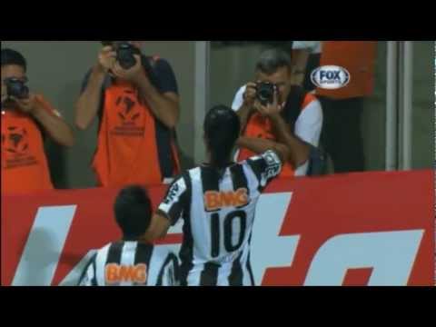 Ronaldinho gol de cobertura - Atletico-MG 5x2 Arsenal - Amazing goal Ronaldinho