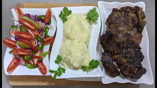 סטייק אנגוס שחור, ארגנטינאי, פירה משי עם סויה לבישול אפייה, סלט מרענן, מורכב ממגוון ירקות ופירות