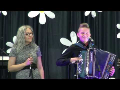 Ansambel Šaljivci in Nejc Kralj - Ona diši po pomladi (v živo)