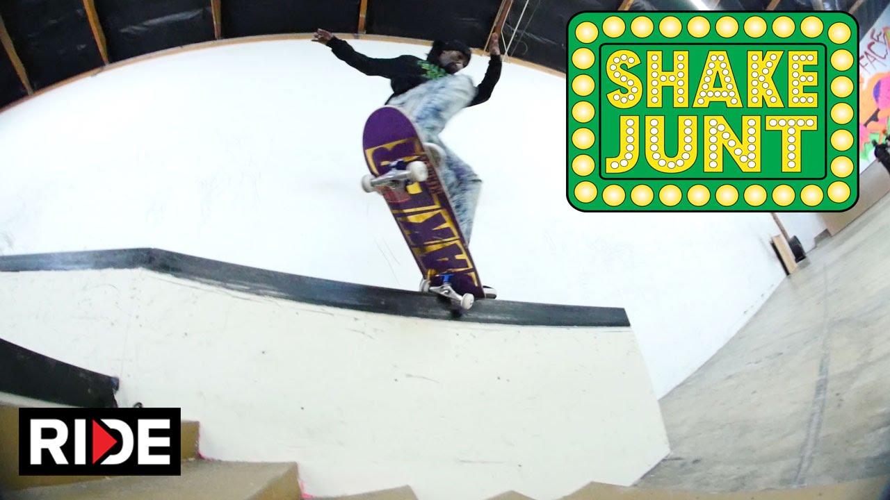 El team de Baker se junta en su park indoor