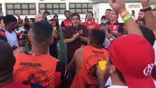 O VP Maurício Mattos fala sobre a importância do trabalho dos consulados/embaixadas.