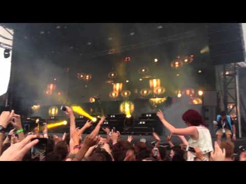 Calvin Harris drops Hard Rock Sofa - Quasar w/ You Used To Hold Me @ Melbourne Stereosonic 2012