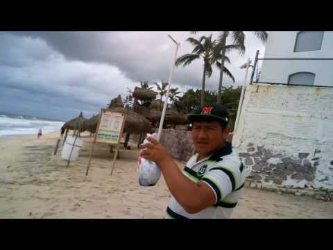 En la playa de mazatlan(efectos del huracan newton)