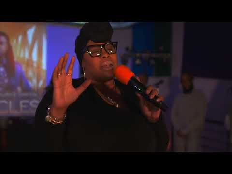 Maurice Griffin Pulls Yolanda Marant  for a music Moment "Be Grateful" by Walter Hawkins