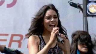 Vanessa Hudgens - Sneakernight -Concert