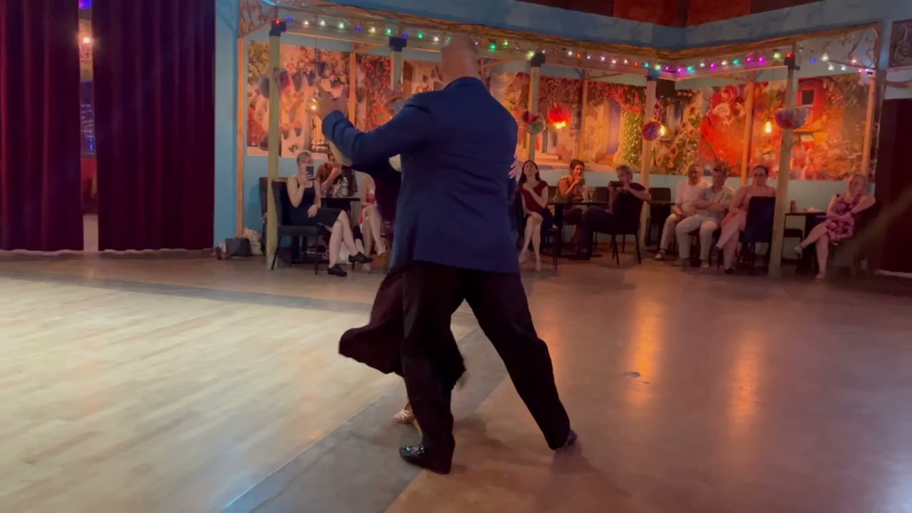 Santiago Castro e Ravena Abdyli - Tango