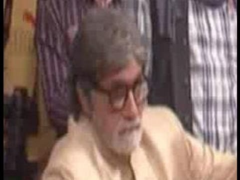Amitabh Bachchan tries to kill a fly