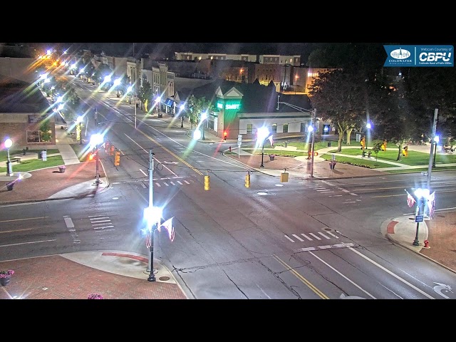 コールドウォーターの交差点（Chicago StreetとMarshall Streetの交差点で、角の公園はアメリカの戦争退役軍人を追悼・顕彰するためのVeterans' Memorial Park）