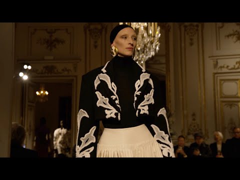 Schiaparelli Fall/Winter 2023 Runway Show | Paris Fashion Week | VRAI Magazine