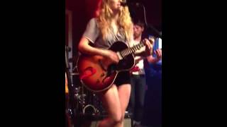 Tying My Shoes - Caroline Smith and the Goodnight Sleeps