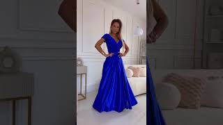 Královsky modré dlouhé saténové společenské šaty s krátkým rukávkem "Crystal"