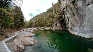 吹き割の滝その２