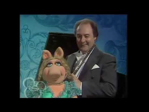 Muppet Songs: Jean Pierre Rampal & Miss Piggy - Lo! Hear the Gentle Lark