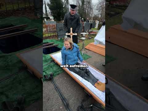 Würdest du dich das trauen? 👀⚰️ #dertodundwir #ahorn #bestatter