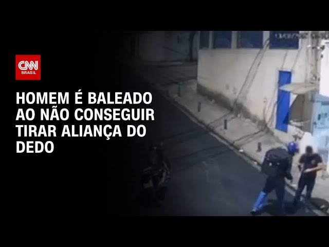 Homem é baleado após não conseguir tirar aliança do dedo e reagir a assalto | BASTIDORES CNN
