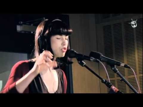 Kimbra - "Two Weeks/ Head Over Heels"