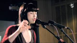 Kimbra - &quot;Two Weeks/ Head Over Heels&quot;