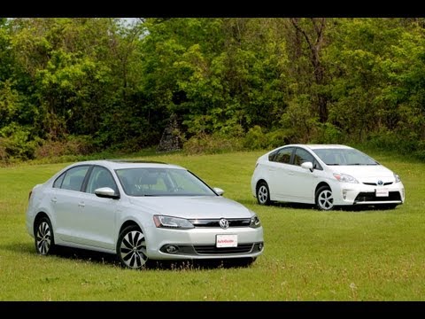 2013 Toyota Prius Comparison vs 2013 Volkswagen Jetta Hybrid